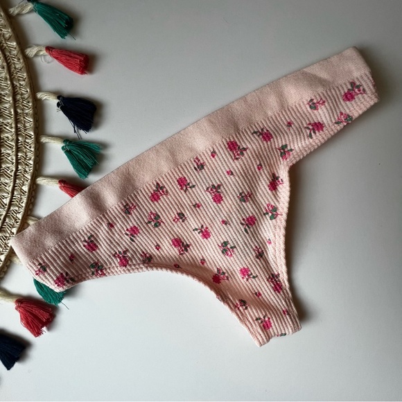 Victoria's Secret Seamless Textured Thong Panty Pink Ditzy Floral XS NEW - Picture 6 of 6